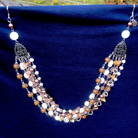 Pearls, Pale Pink and Wood beads necklace - Picture 4 of 6